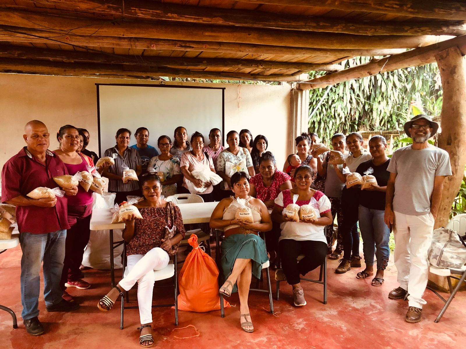 Instituciones unidas entregan semillas criollas en territorios indígenas